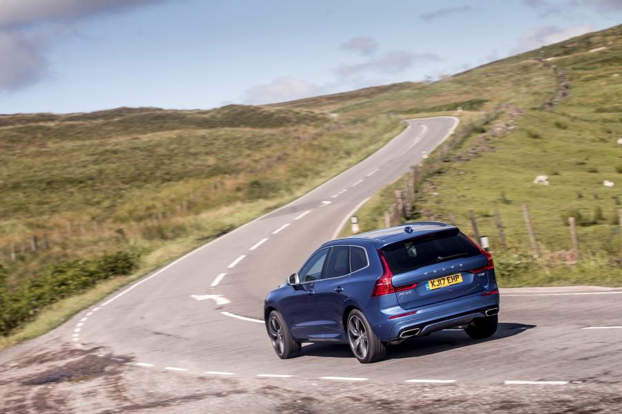  Volvo XC60 T5 R-Design 2017 года  (UK) (фото 17 из 26)